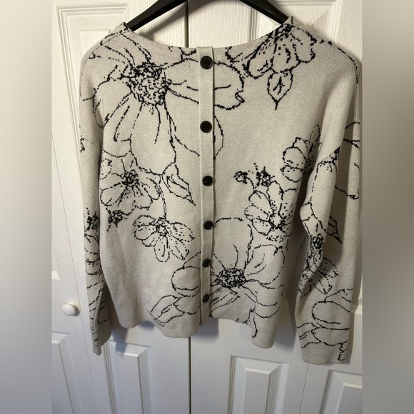 Tahiri Women’s Cream Floral Crewneck Sweater with Black Print with pilling - Picture 2 of 9